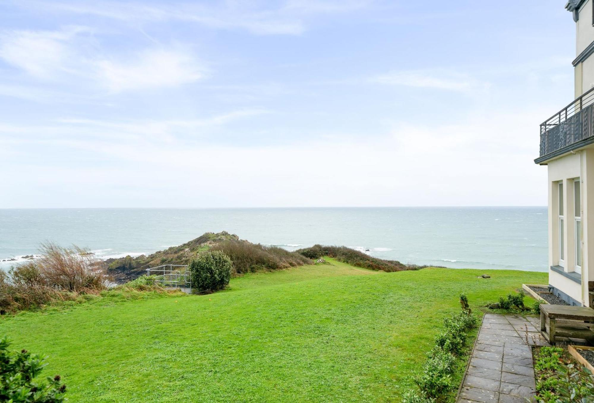 Journeys End With Stunning Sea Views From The Headland Villa Coverack Bagian luar foto